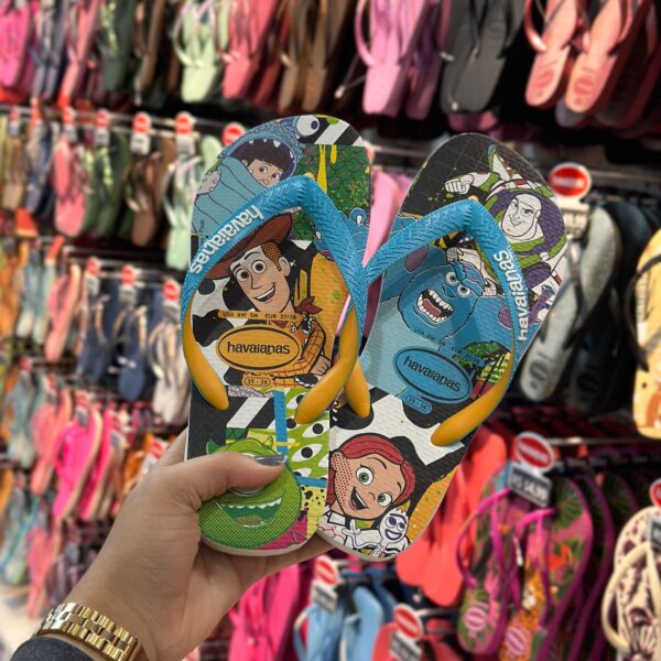Chinelo Havaianas Top Disney Pixar Multi-Personagens - Azul e Branco