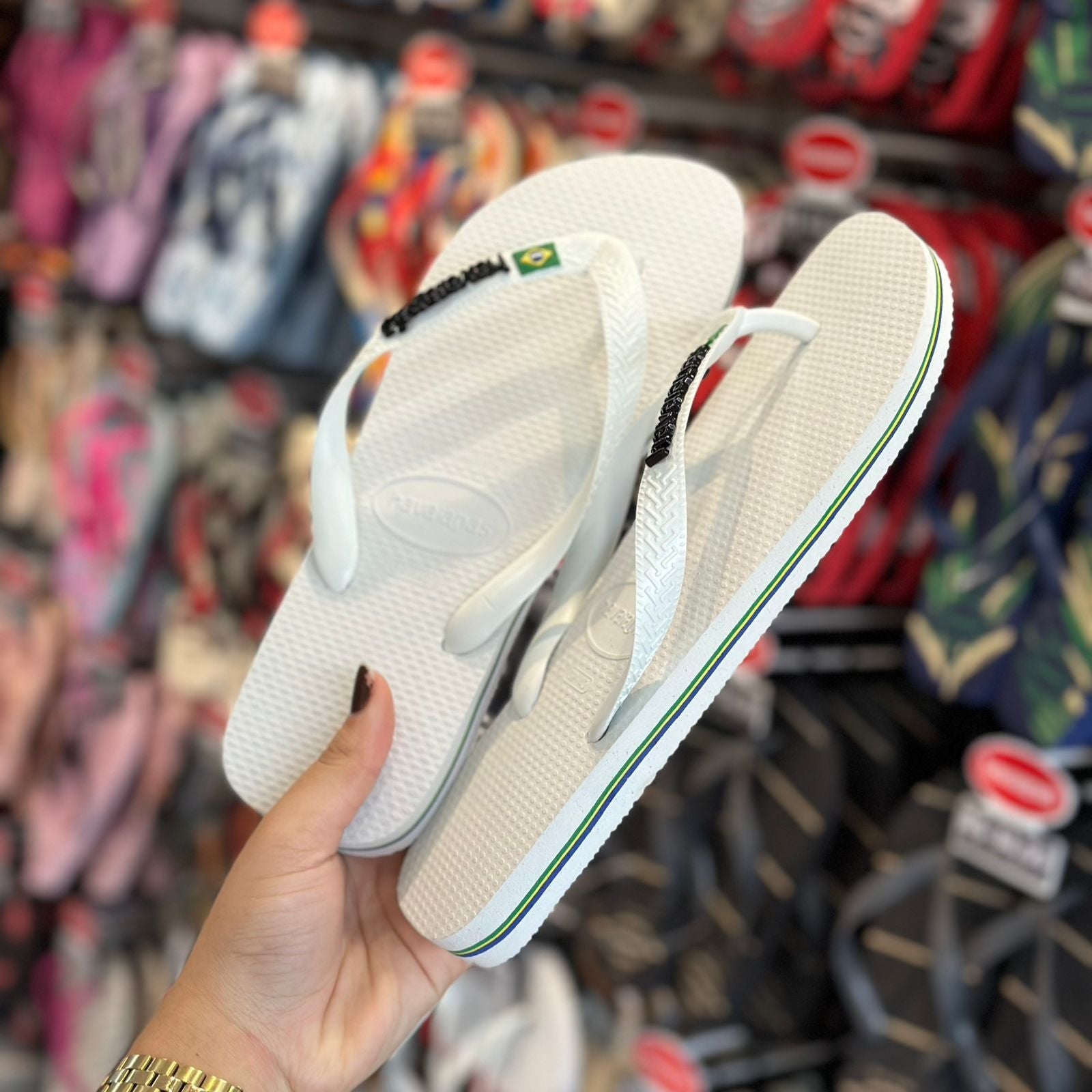 Chinelo Havaianas Brasil Logo Branco com Placa de Logo Preta - Imagem 2
