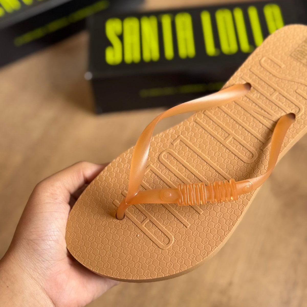 Chinelo Santa Lolla Feminino Caramelo - Tira Translúcida