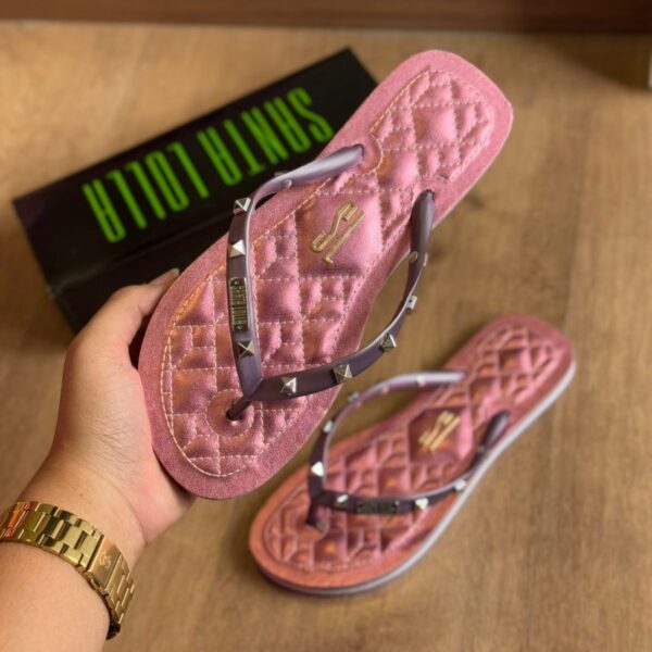 Chinelo Santa Lolla Feminino Matelassê Studs Rosa Metalizado