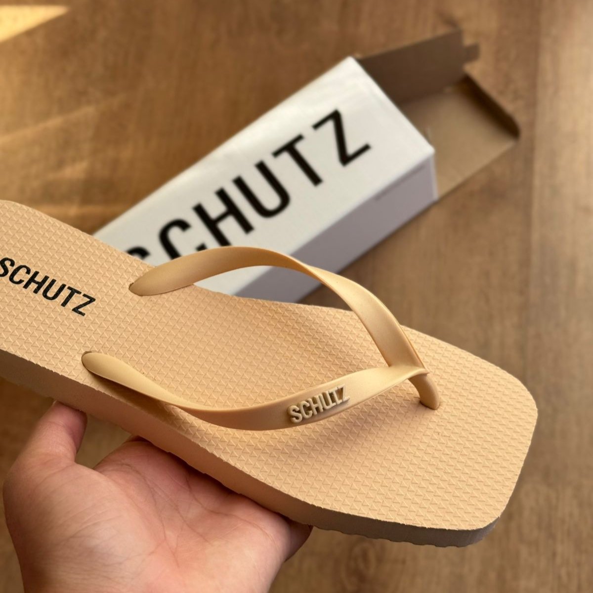 Chinelo Schutz Classic Bico Quadrado Feminino - Bege Nude - Imagem 2