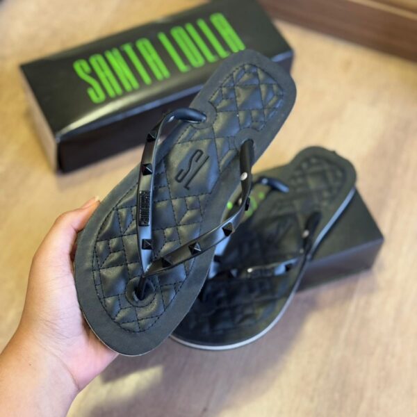 Chinelo Santa Lolla Feminino Matelassê com Studs - Preto