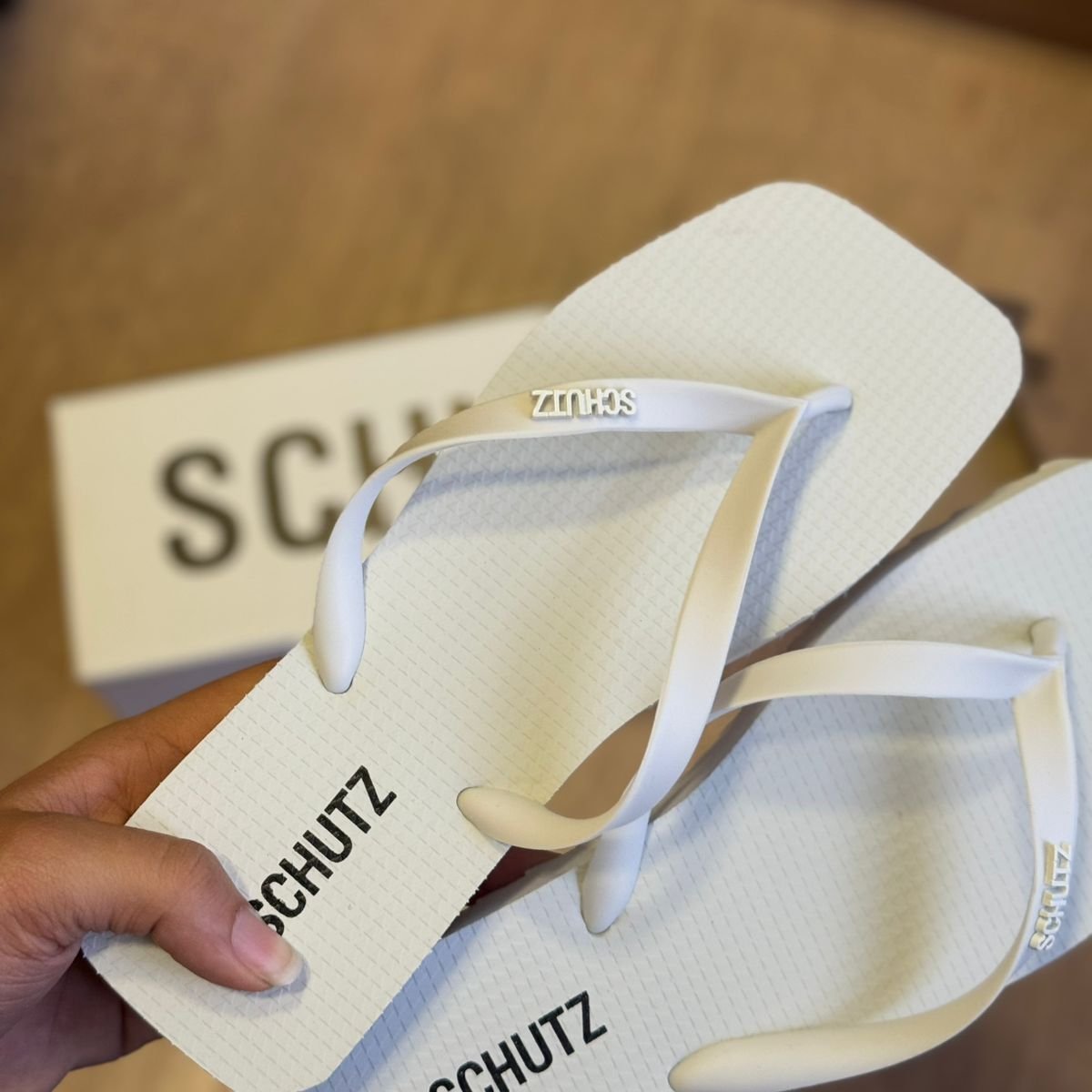 Chinelo Schutz Classic Bico Quadrado Feminino - Branco - Imagem 3