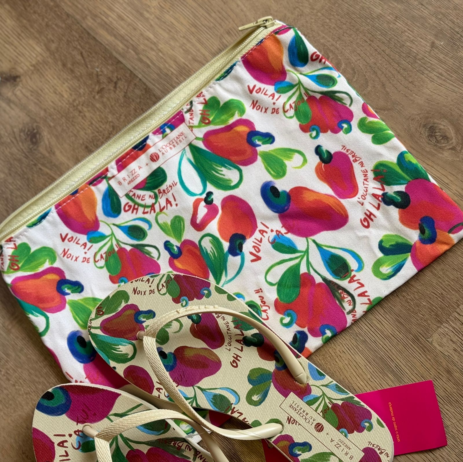Kit Presente Brizza Arezzo x L'Occitane au Brésil - Chinelo Caju + Necessaire + Sabonete - Imagem 3