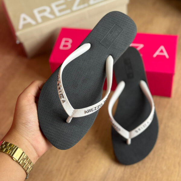Chinelo Brizza Arezzo Essential Action Bicolor - Preto e Branco