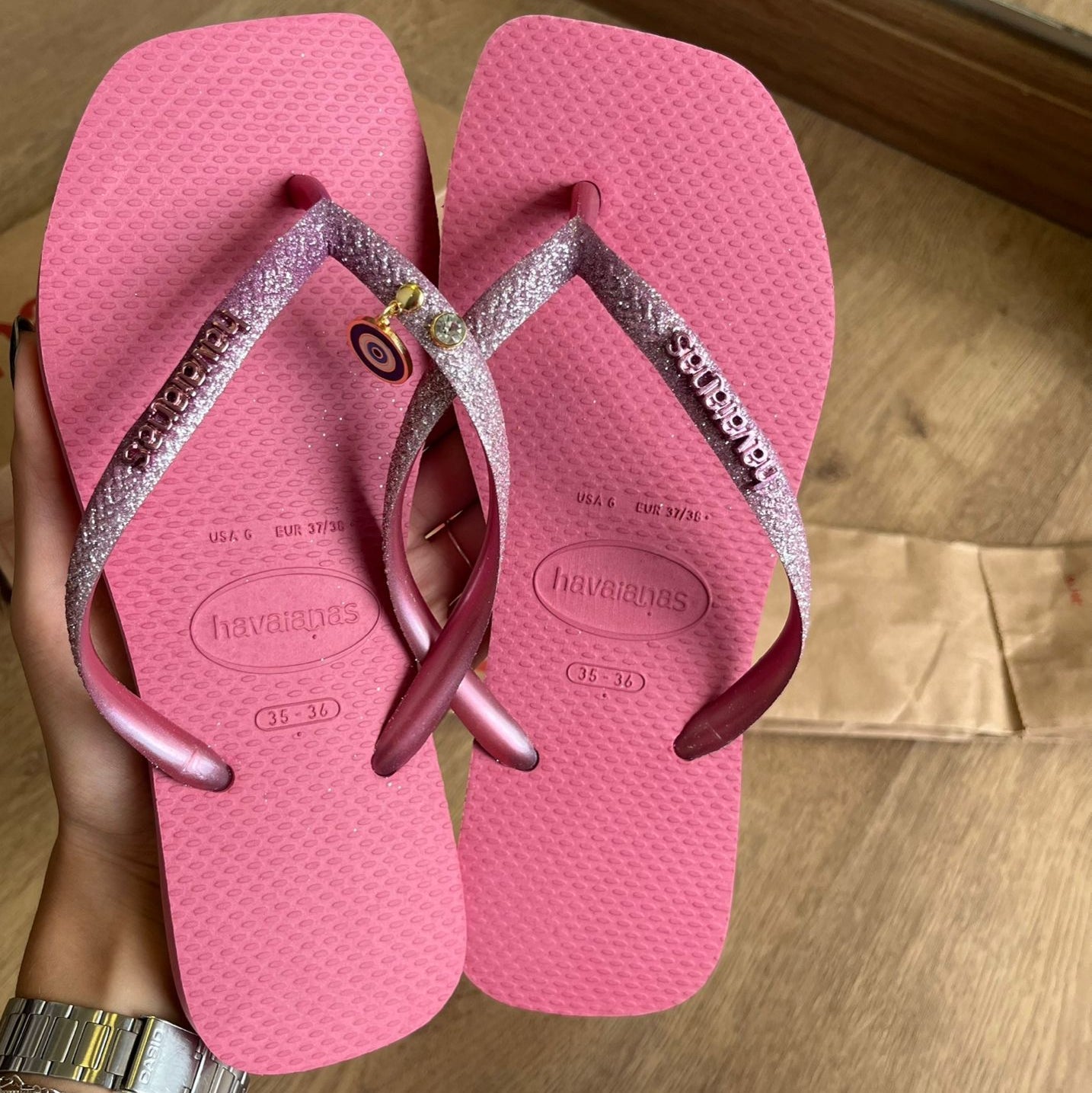 Chinelo Havaianas Slim Square Rosa Glitter Personalizado - Olho Grego e Ponto de Luz - Imagem 2