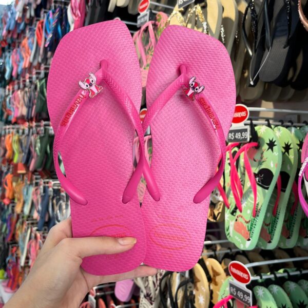 Chinelo Havaianas Slim Square Rosa com Pin Angel (Disney)