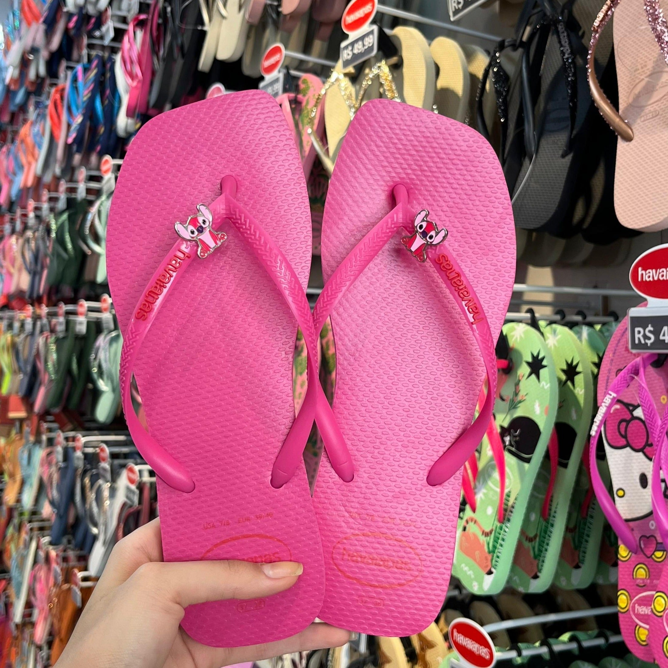 Chinelo Havaianas Slim Square Rosa com Pin Angel (Disney) - Imagem 2