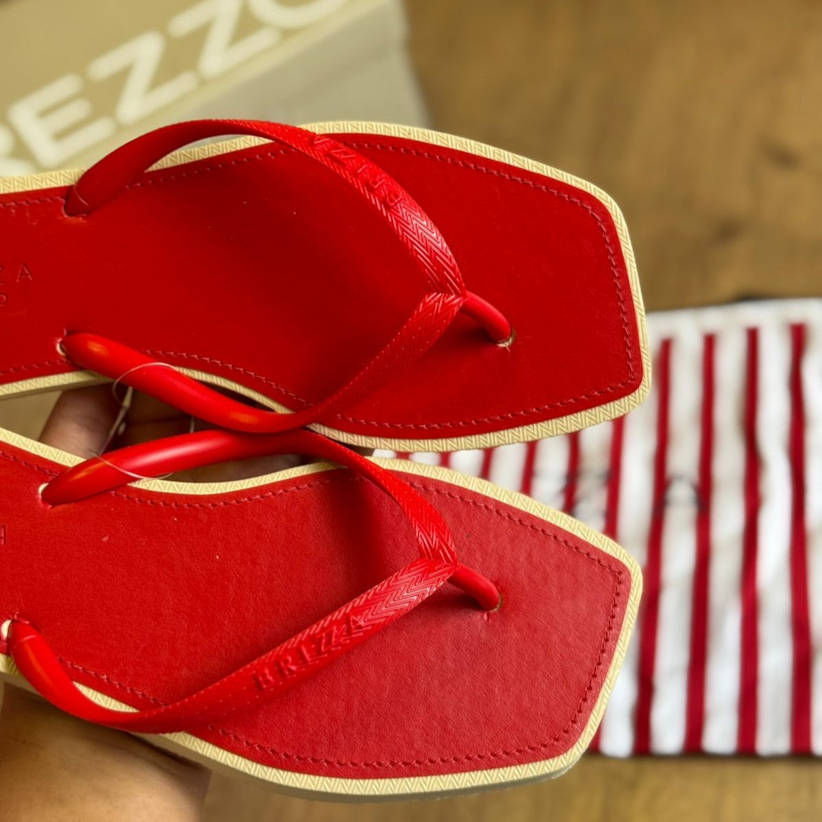 Sandália Brizza Arezzo Flip Flop Bico Quadrado Feminina - Vermelha - Imagem 4