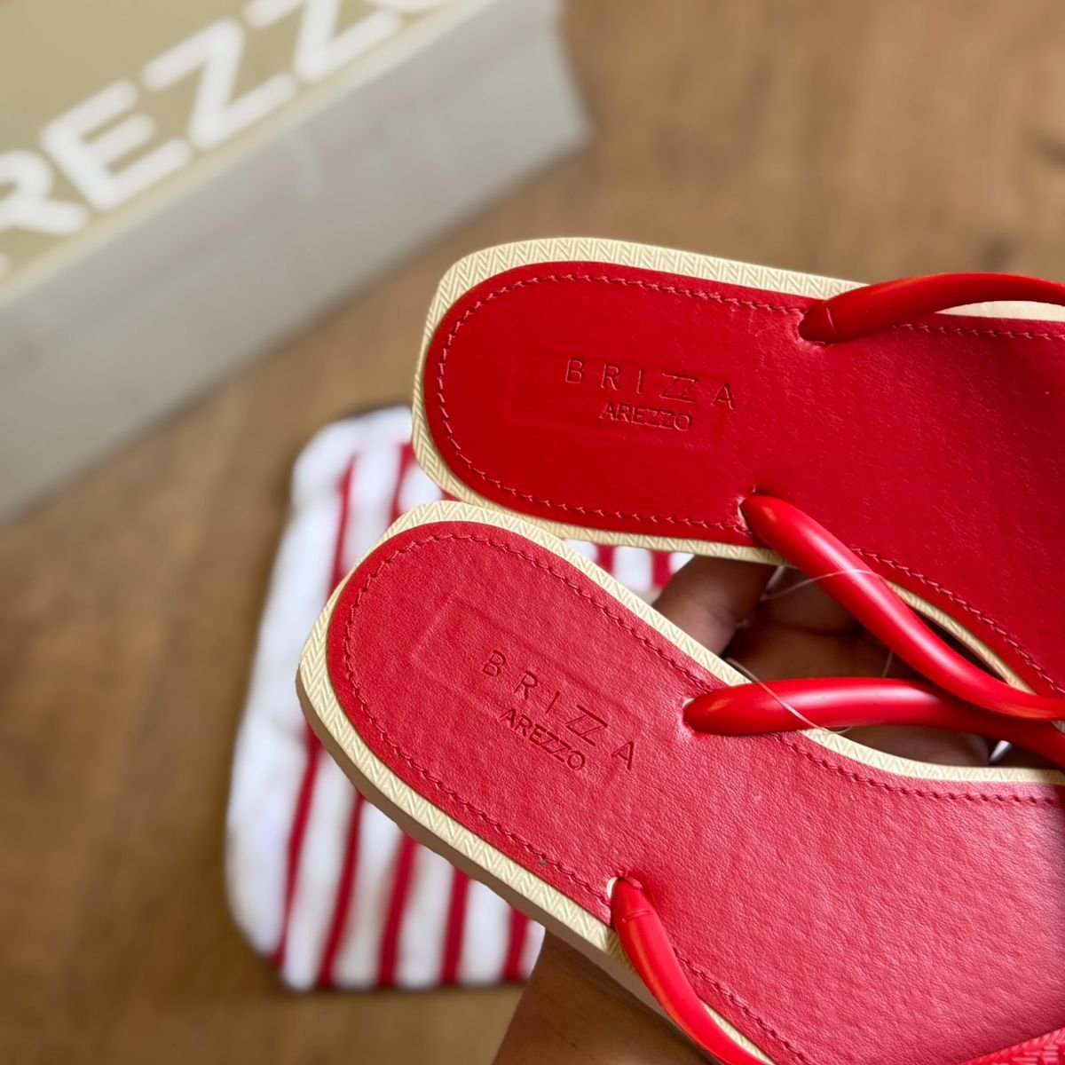 Sandália Brizza Arezzo Flip Flop Bico Quadrado Feminina - Vermelha - Imagem 3