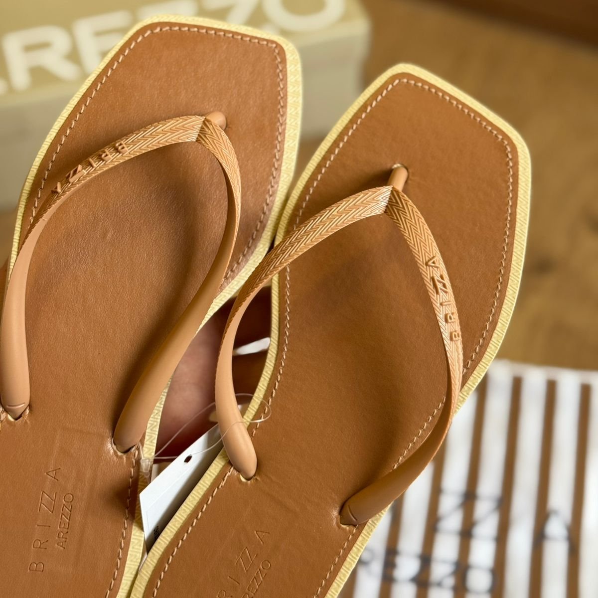 Chinelo Brizza Arezzo Bico Quadrado Feminino Caramelo - Imagem 2