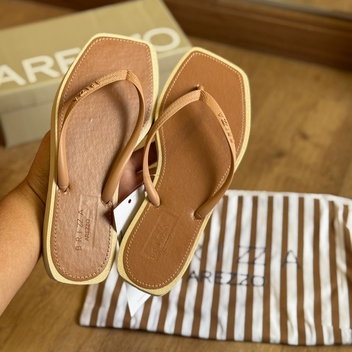 Chinelo Brizza Arezzo Bico Quadrado Feminino Caramelo