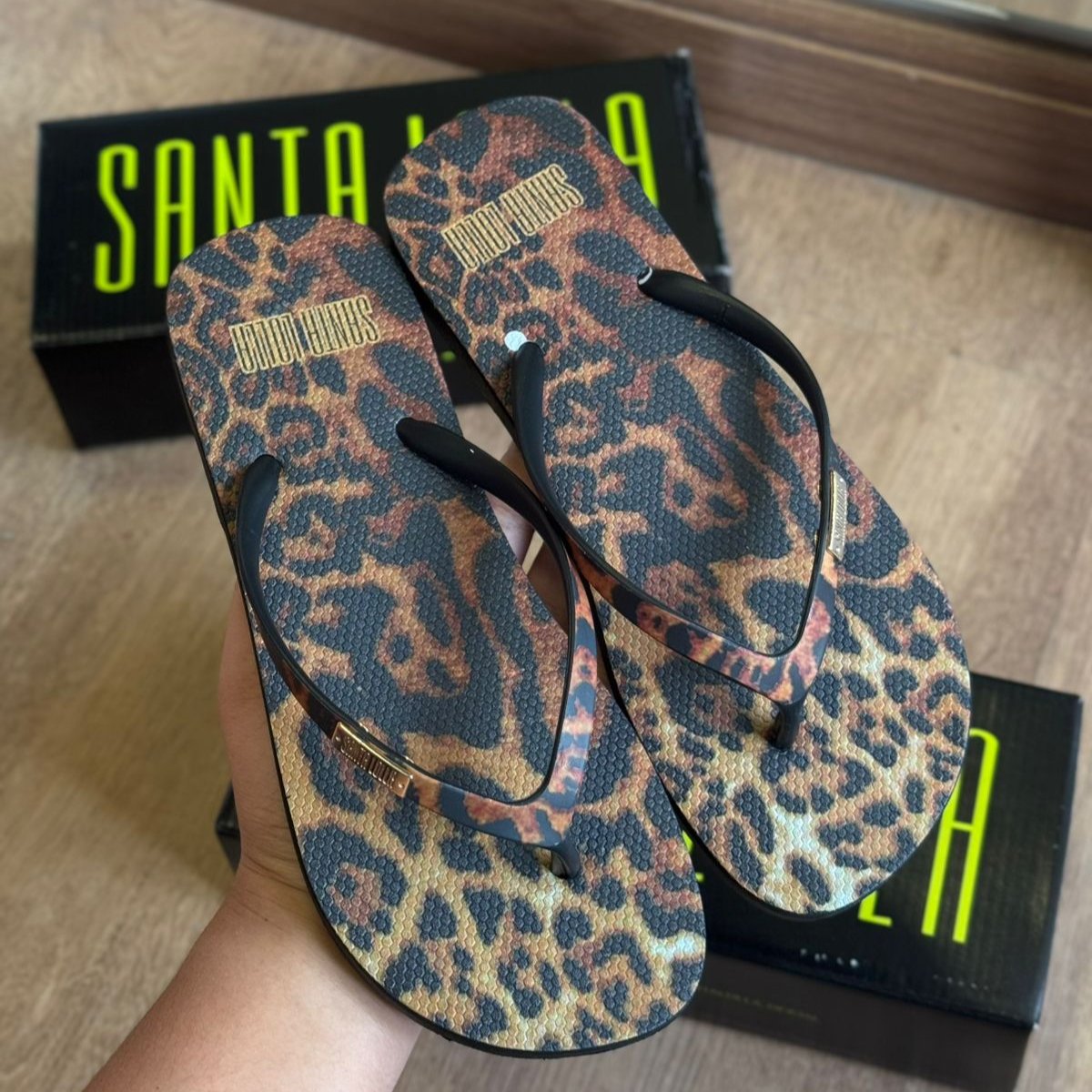 Chinelo Santa Lolla Animal Print Onça Feminino - Bege e Preto
