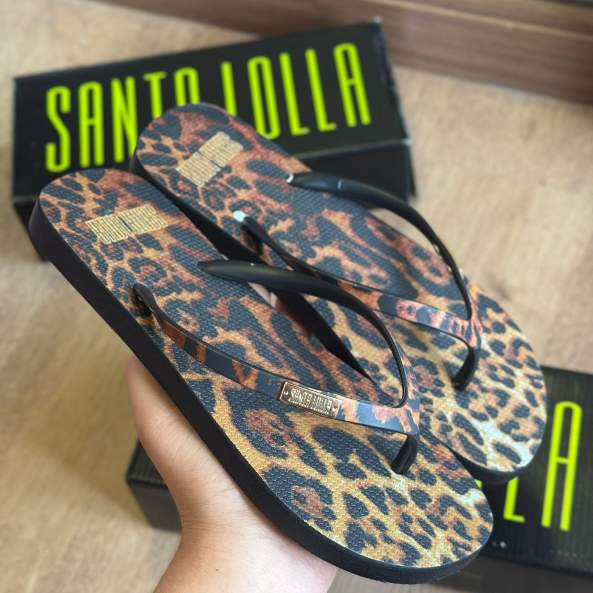 Chinelo Santa Lolla Animal Print Onça Feminino - Bege e Preto - Imagem 2