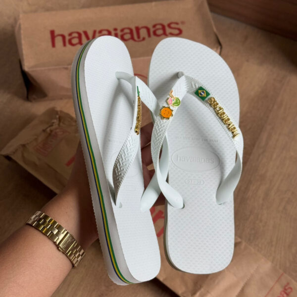 Chinelo Havaianas Brasil Logo Branco Personalizado com Pins de Verão