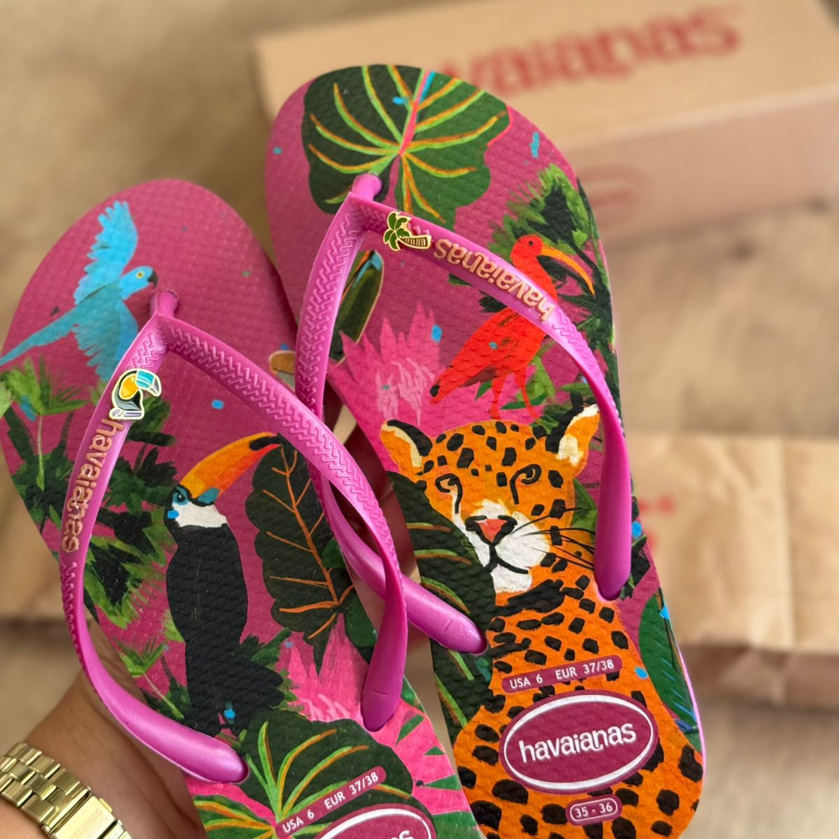 Chinelo Havaianas Slim Summer Bliss Estampado - Rosa Magenta com Pins - Imagem 2