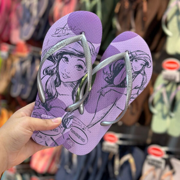 Chinelo Havaianas Slim Princesas Ariel - Roxo com Tiras Prata Metálico