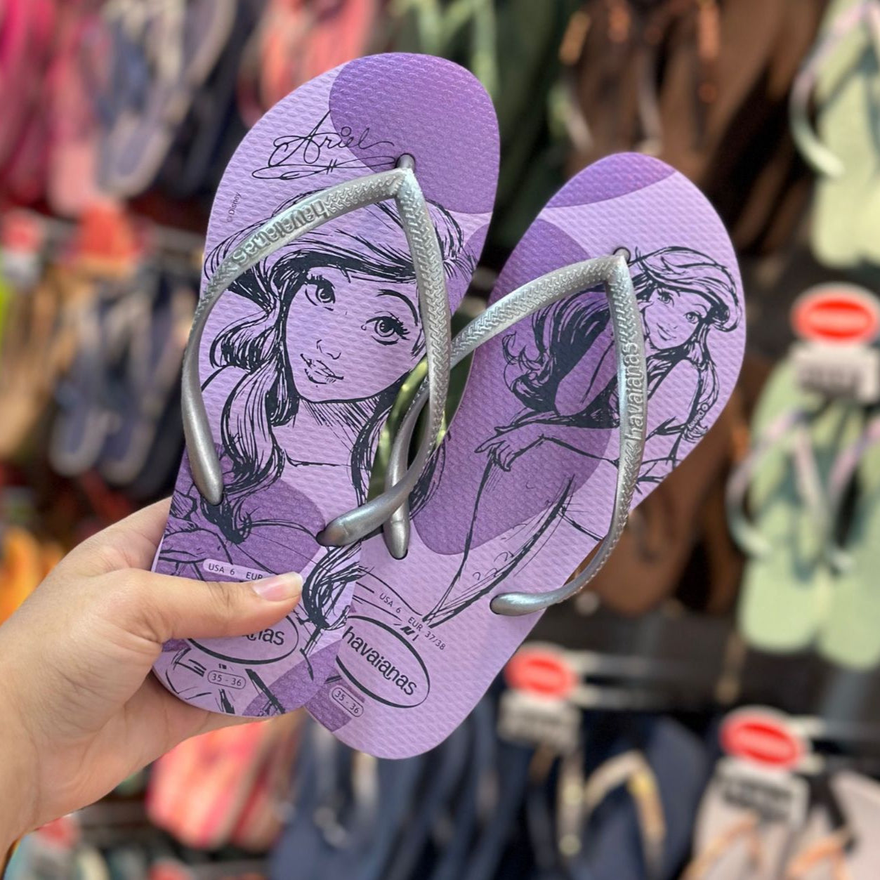 Chinelo Havaianas Slim Princesas Ariel - Roxo com Tiras Prata Metálico